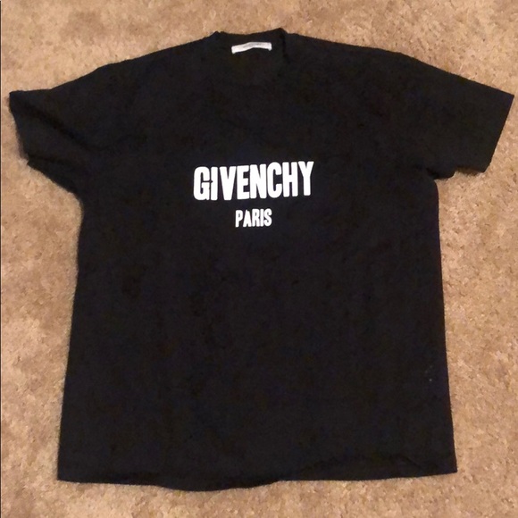 Givenchy Other - Givenchy Mens T-Shirt RARE Size M